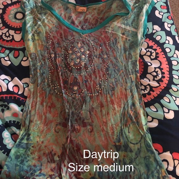 1 miss me shirt & 2 Daytrip shirts - Picture 3 of 3